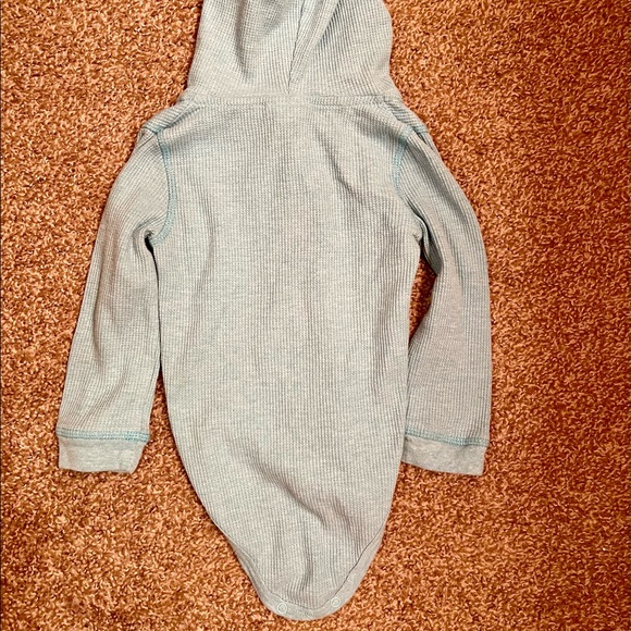 Calvin Klein long sleeve onesie - 24 months - Picture 3 of 3